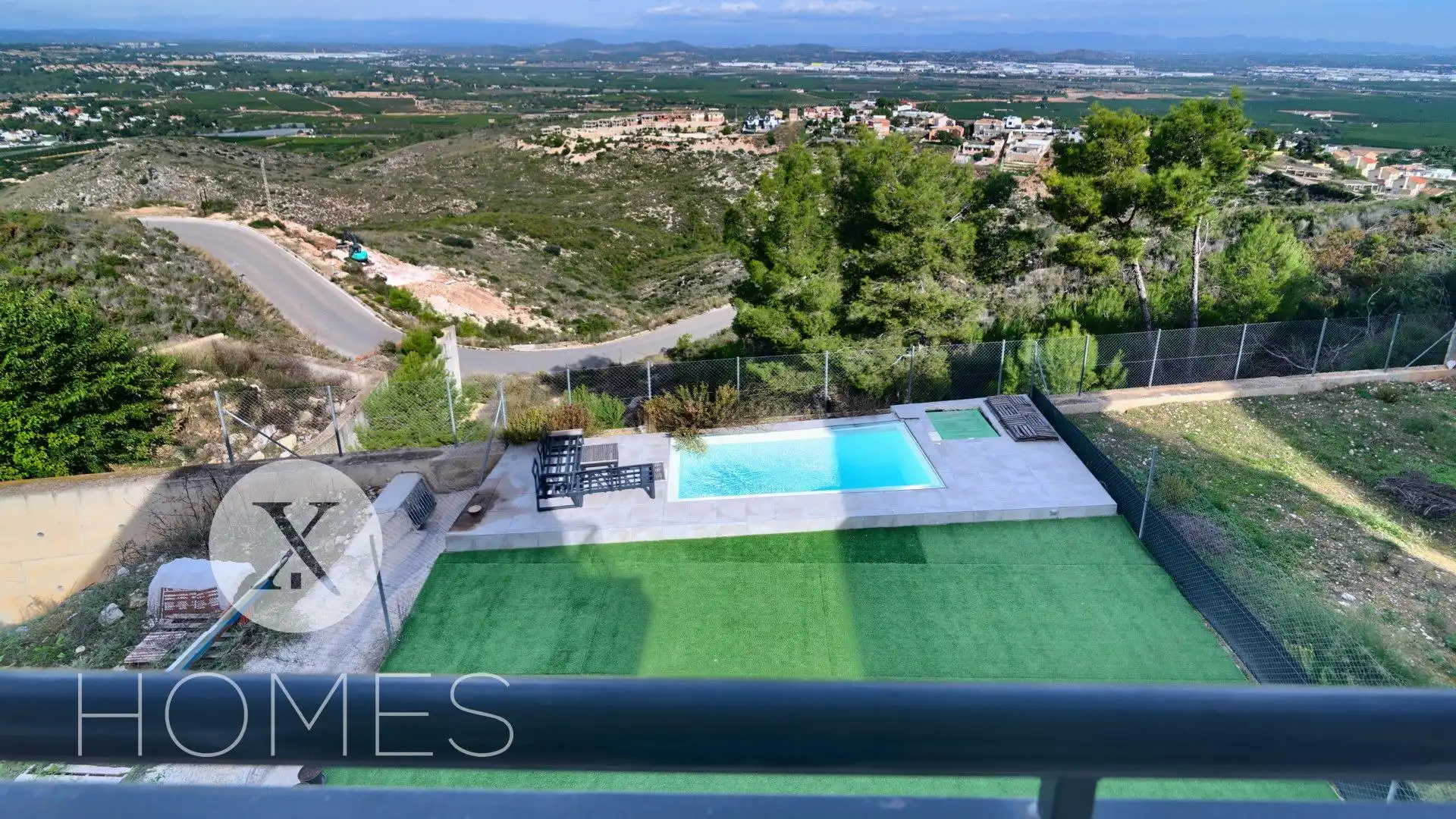 Piscina de Casa o xalet en venda en Chiva amb Aire condicionat, Jardí privat i Terrassa