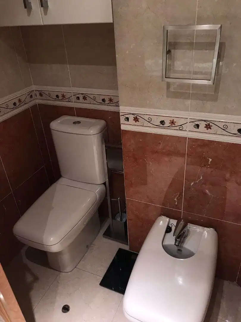 Bathroom of Flat for rent in Algeciras  with Air Conditioner and Furnished
