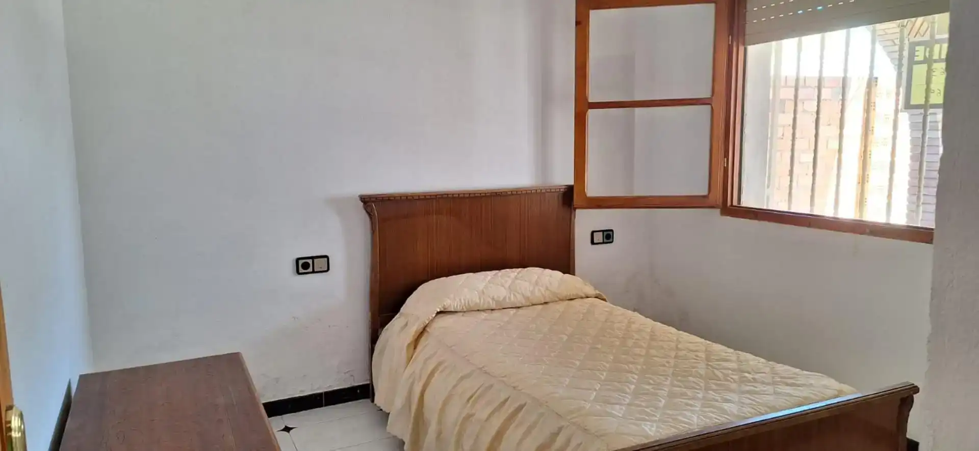 Habitación de Piso en venta en Fuente-Tójar con Jardín privado, Trastero y Amueblado