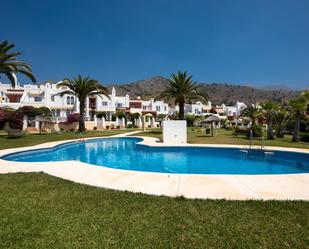 Jardí de Casa adosada en venda en Nerja amb Aire condicionat, Terrassa i Piscina