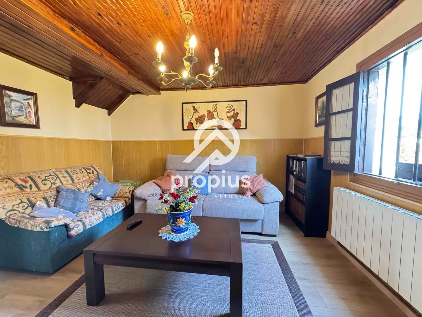 Sala de estar de Casa o chalet en venta en Parres con Calefacción, Jardín privado y Parquet