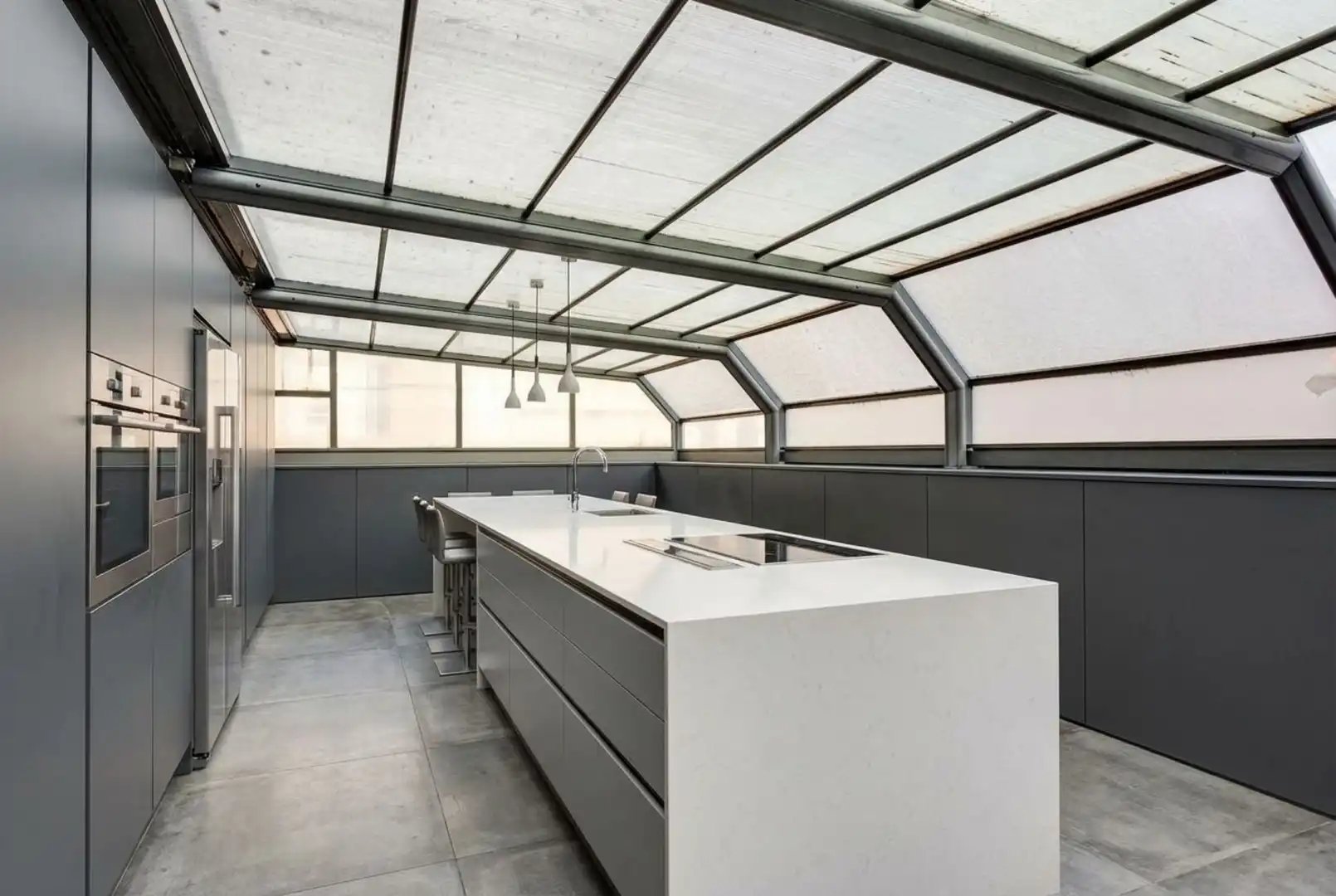 Cocina de Casa adosada en venta en Barcelona con Aire acondicionado, Calefacción y Jardín privado