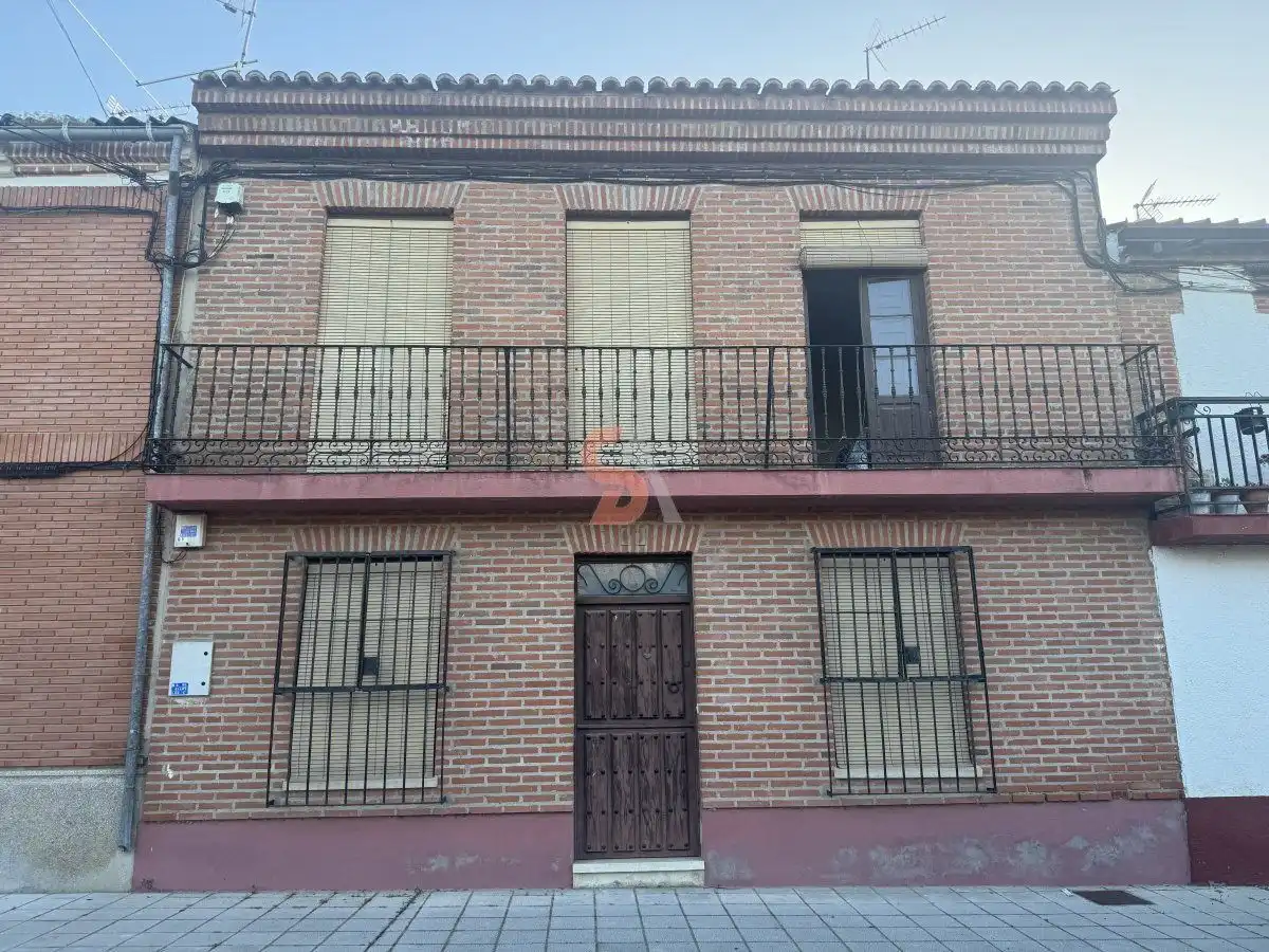 Vista exterior de Casa o chalet en venta en Alcazarén con Calefacción, Terraza y Trastero