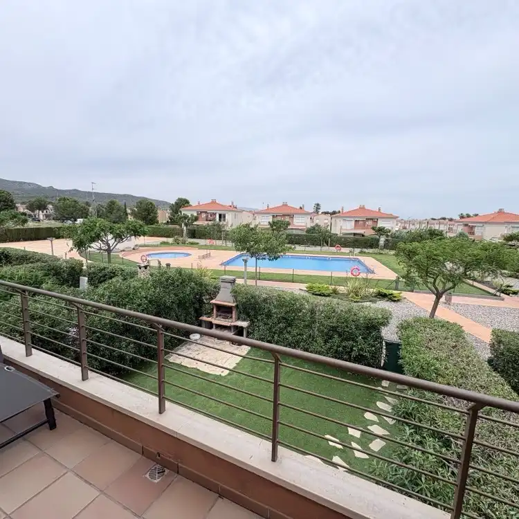 Piscina de Apartament en venda en Mont-roig del Camp amb Aire condicionat, Moblat i Piscina comunitària