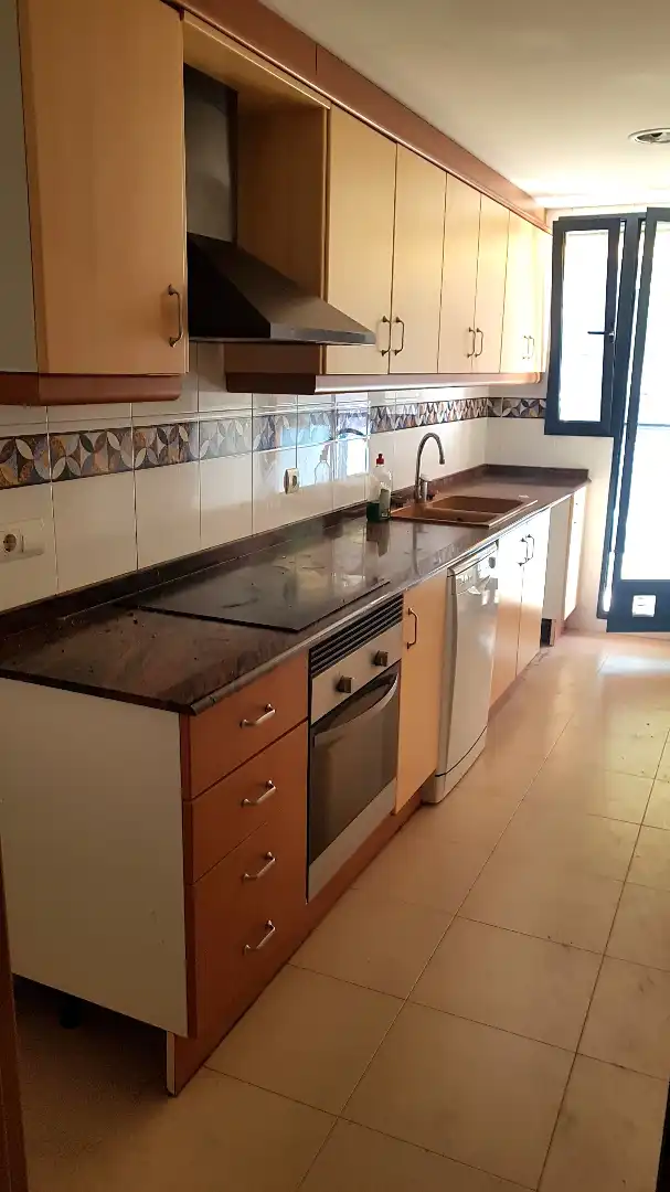 Cuina de Pis de lloguer en Mislata amb Aire condicionat, Terrassa i Traster