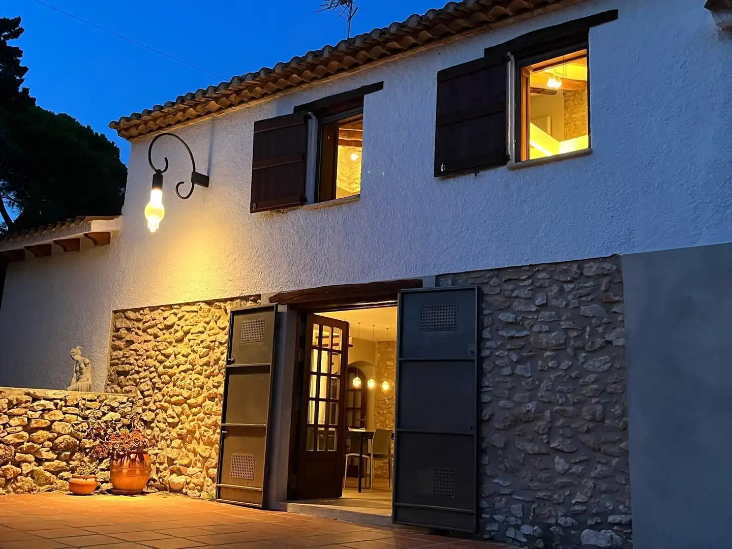 Vista exterior de Finca rústica en venda en El Vendrell amb Aire condicionat, Jardí privat i Piscina