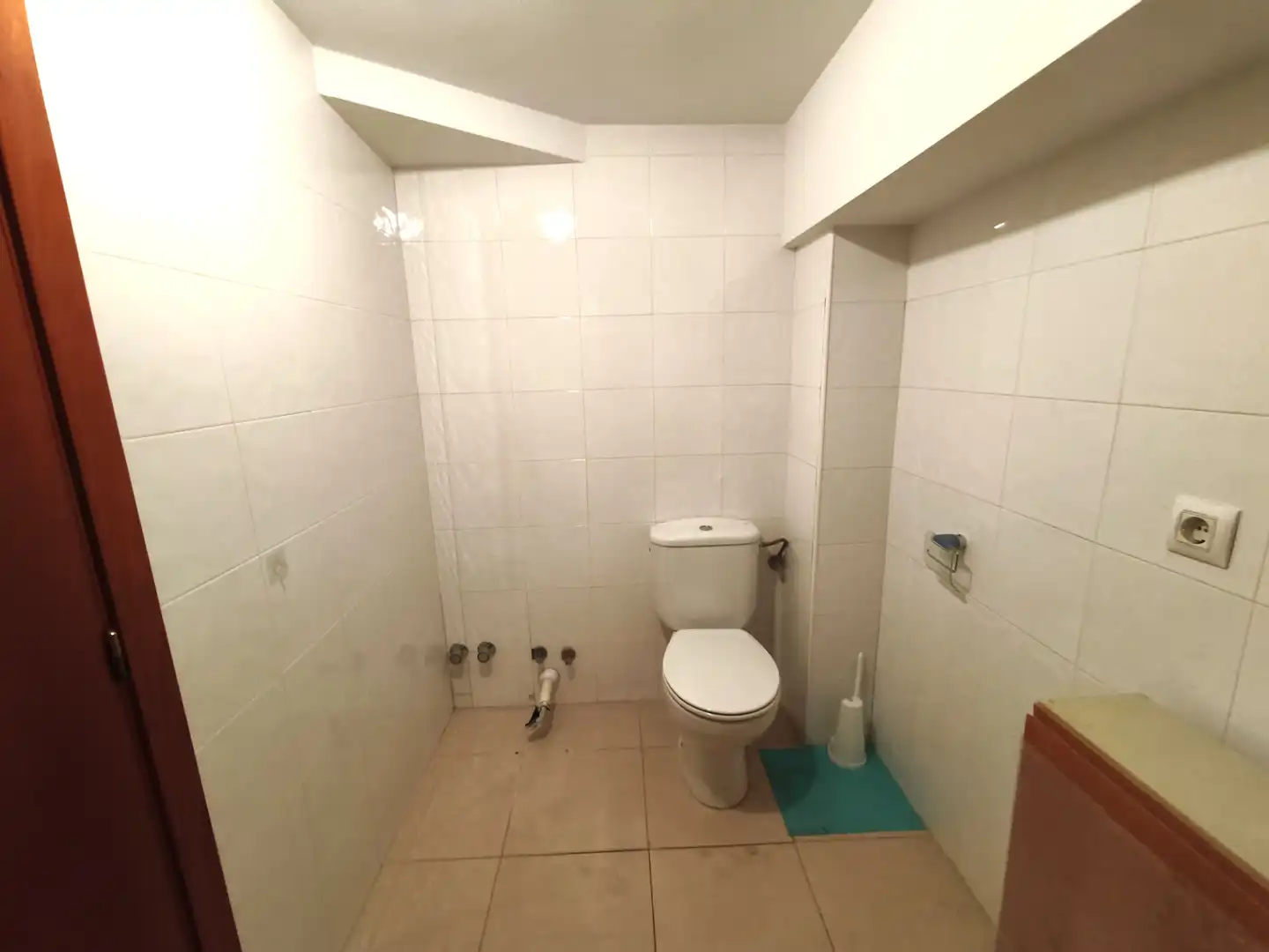 Badezimmer von Büro zum Verkauf in Girona mit Klimaanlage, Heizung und Terrasse