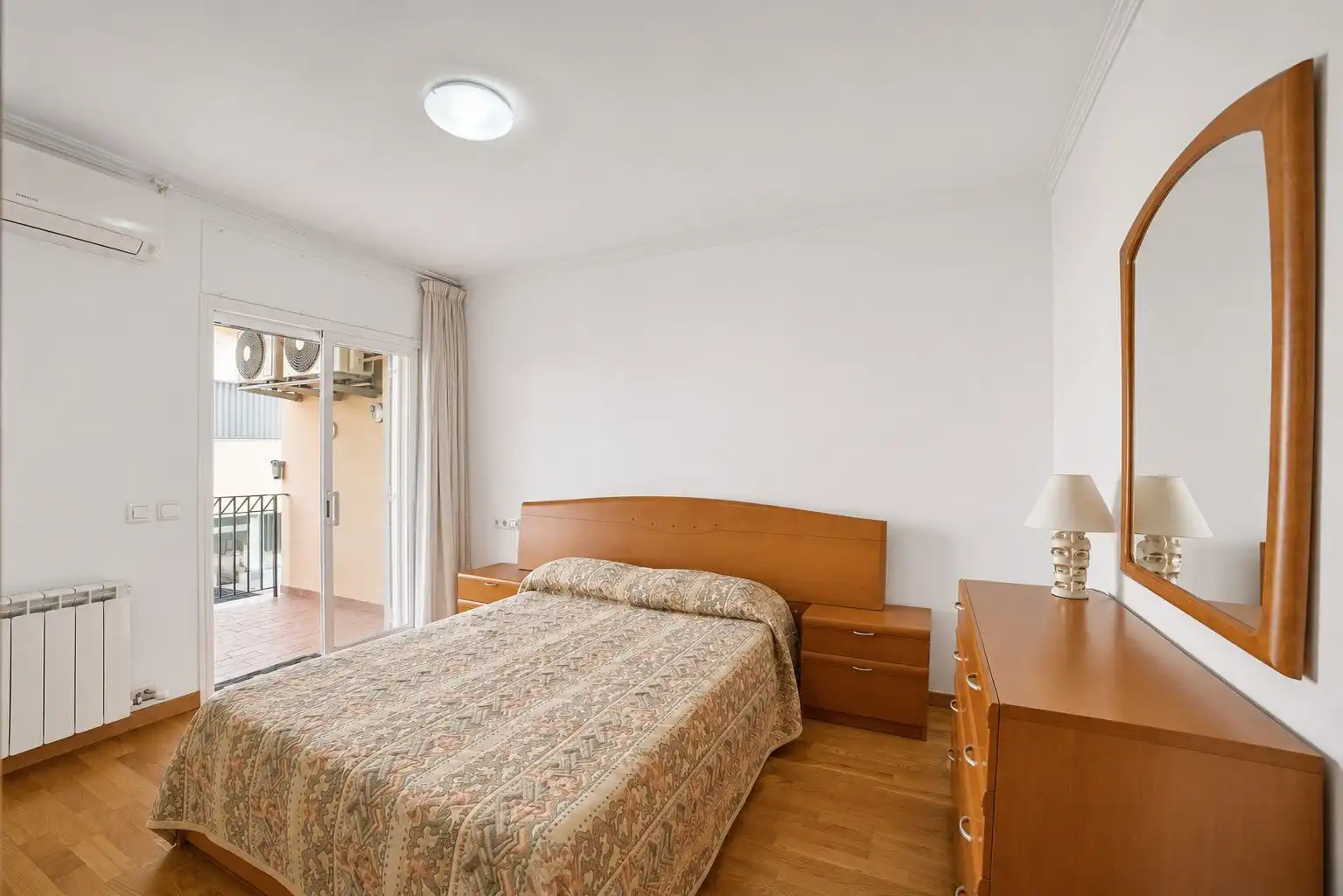 Habitación de Casa adosada en venta en Girona con Terraza y Alarma