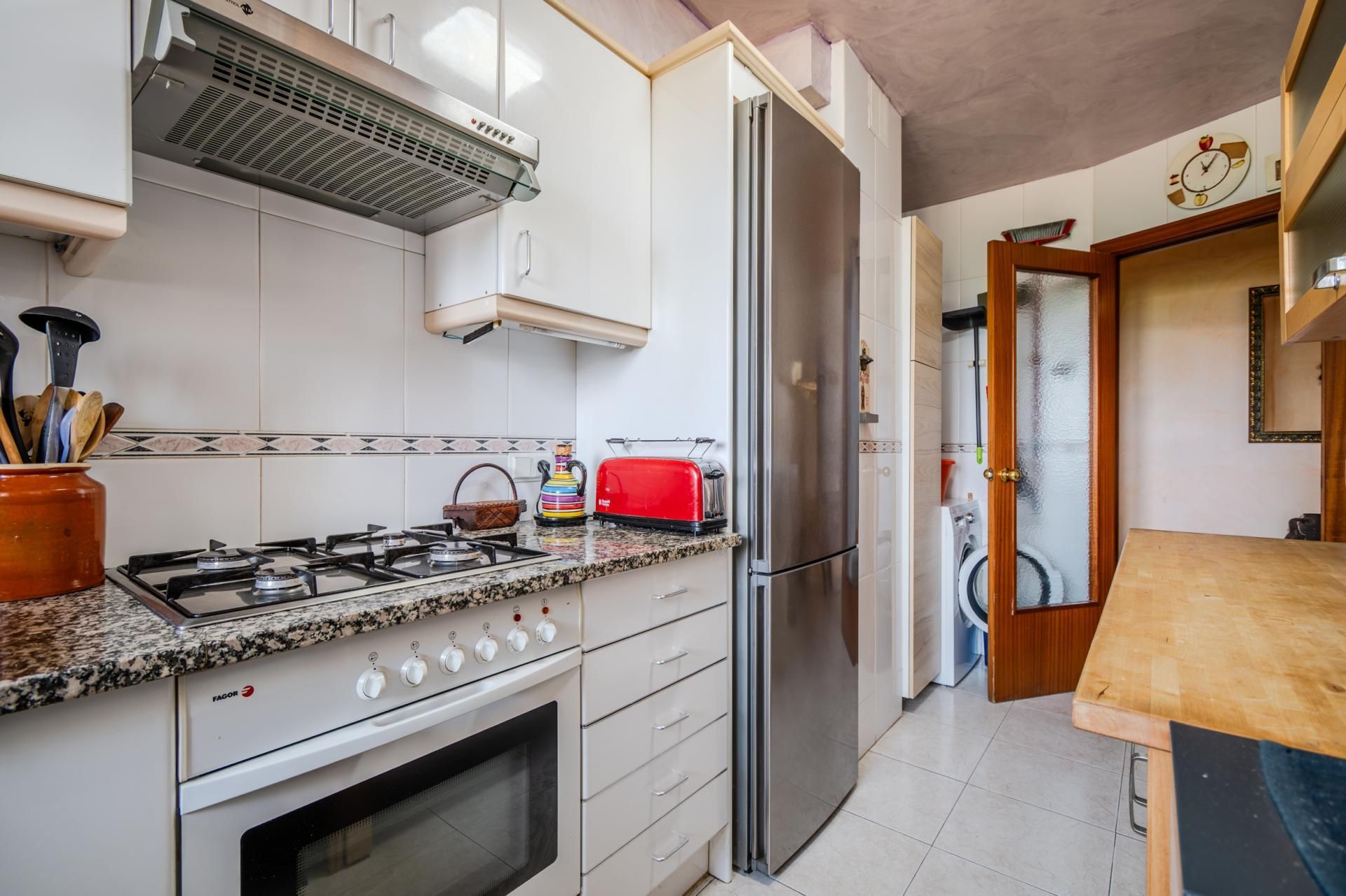 Kitchen of Flat for sale in Girona Capital  with Heating and Oven