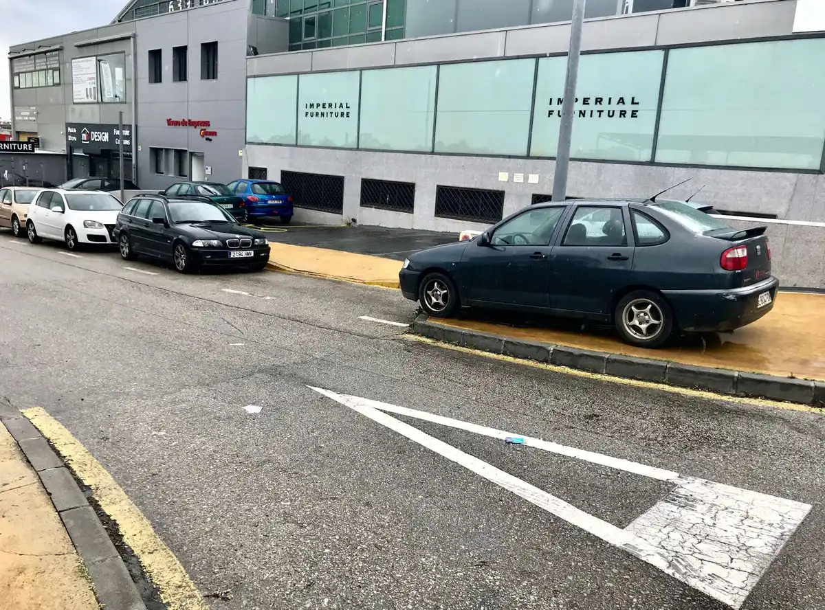 Aparcament de Local en venda en Marbella amb Aire condicionat i Alarma
