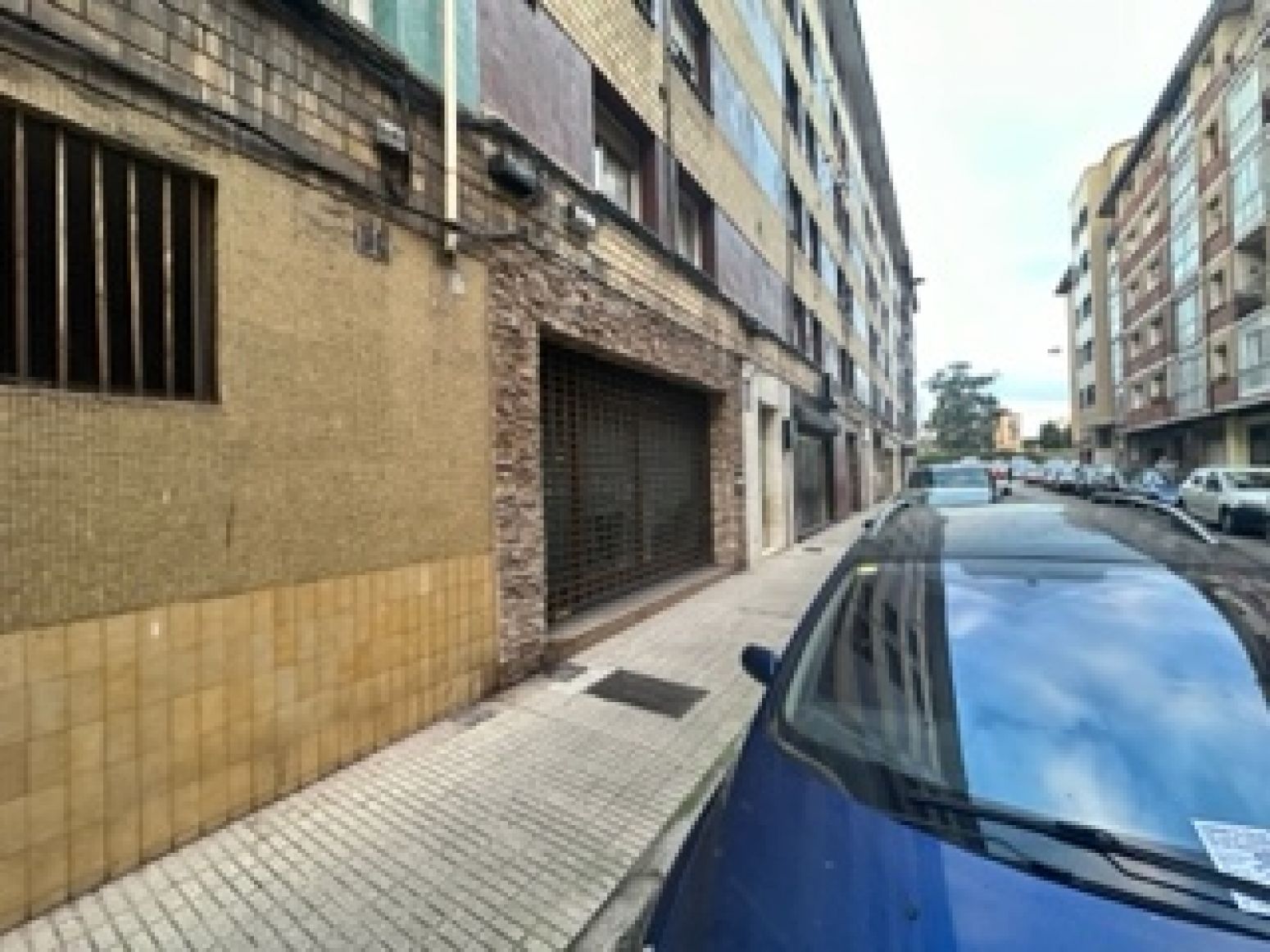 Vista exterior de Local en venda en Gijón  amb Terrassa