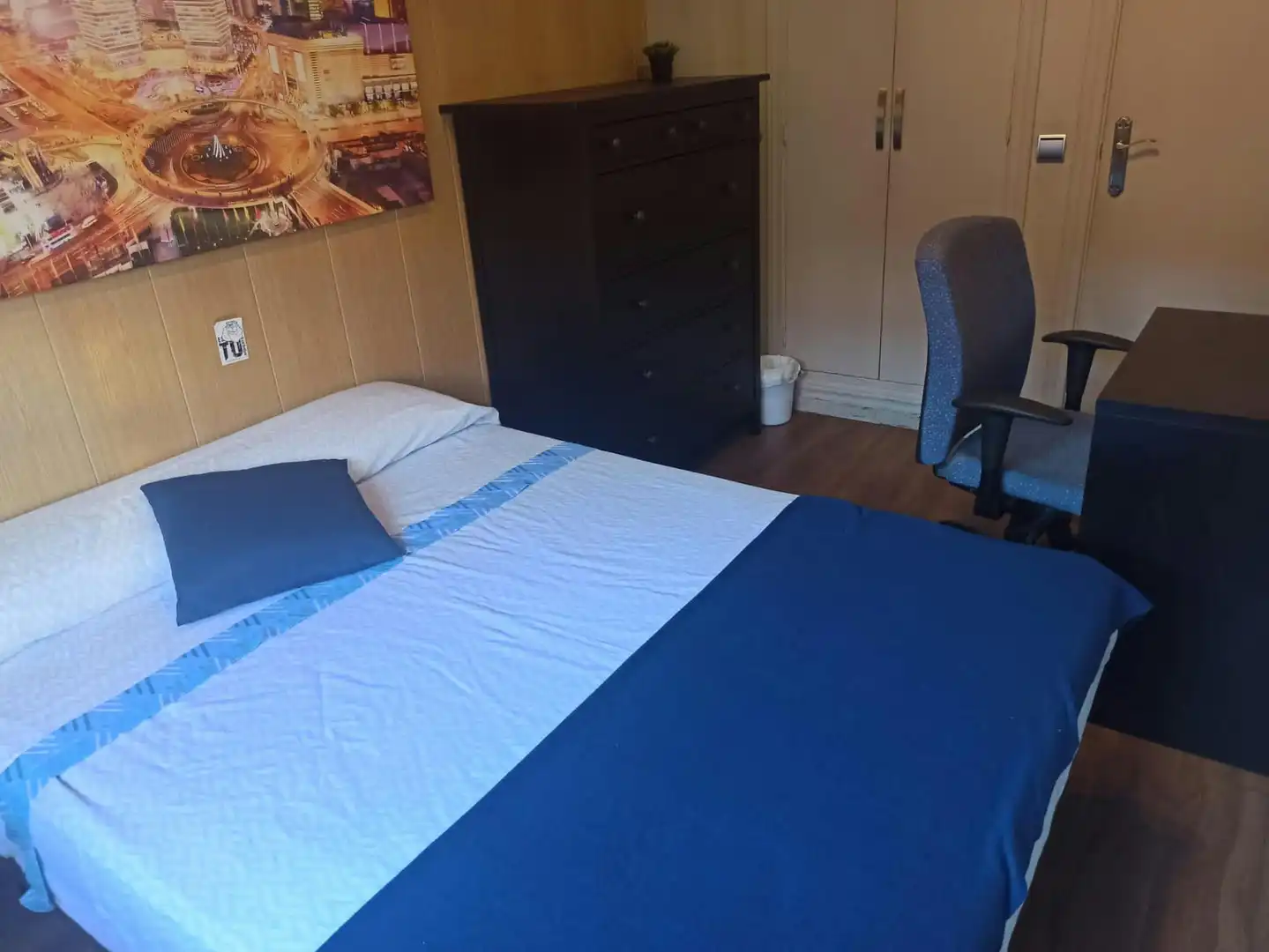 Room in N/A, Las Águilas