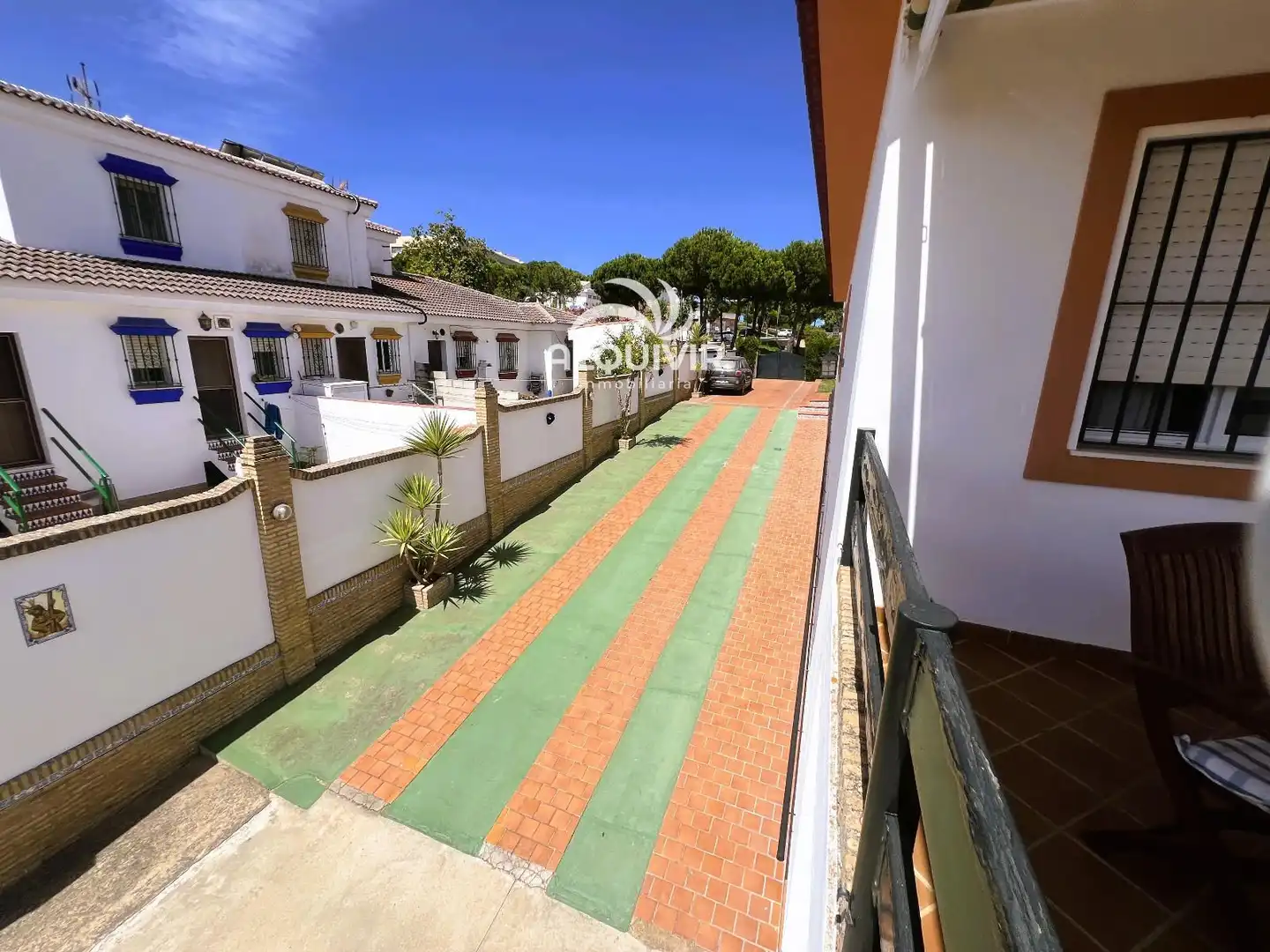 Vista exterior de Casa adosada en venda en Almonte amb Jardí privat, Terrassa i Piscina