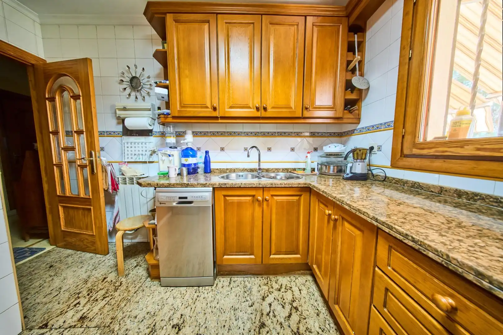 Cocina de Casa o chalet en venta en Granada con Aire acondicionado, Calefacción y Jardín privado