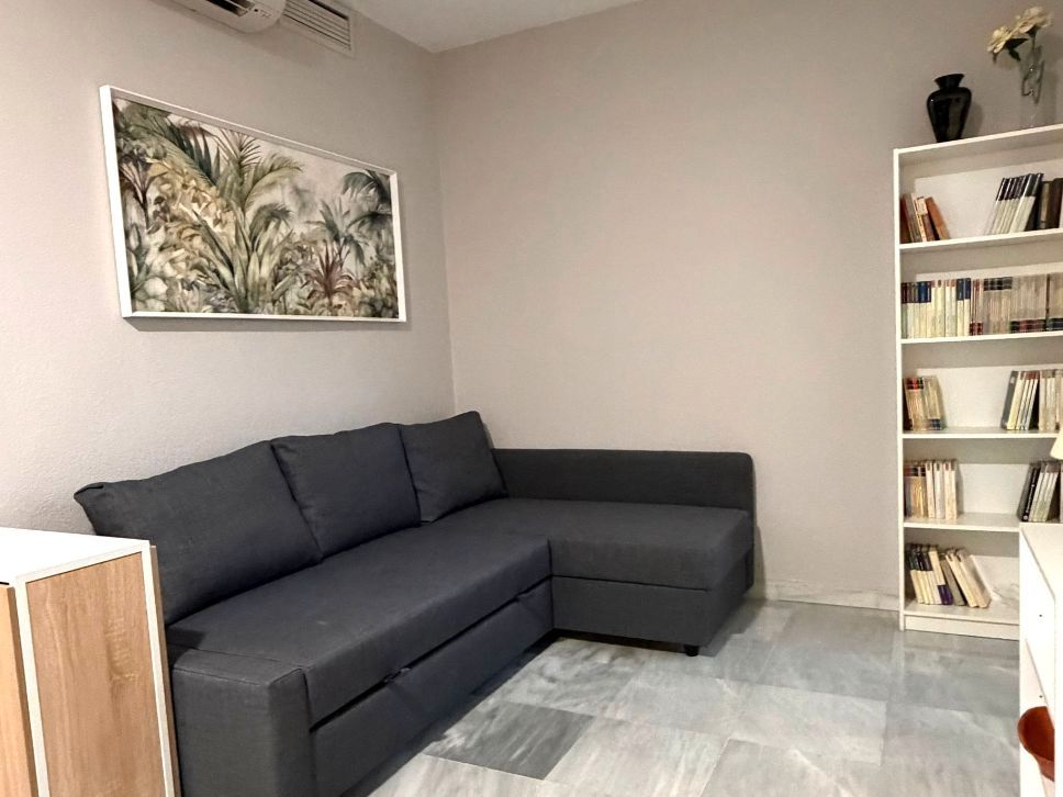Sala de estar de Oficina de alquiler en Benalmádena con Aire acondicionado y Amueblado
