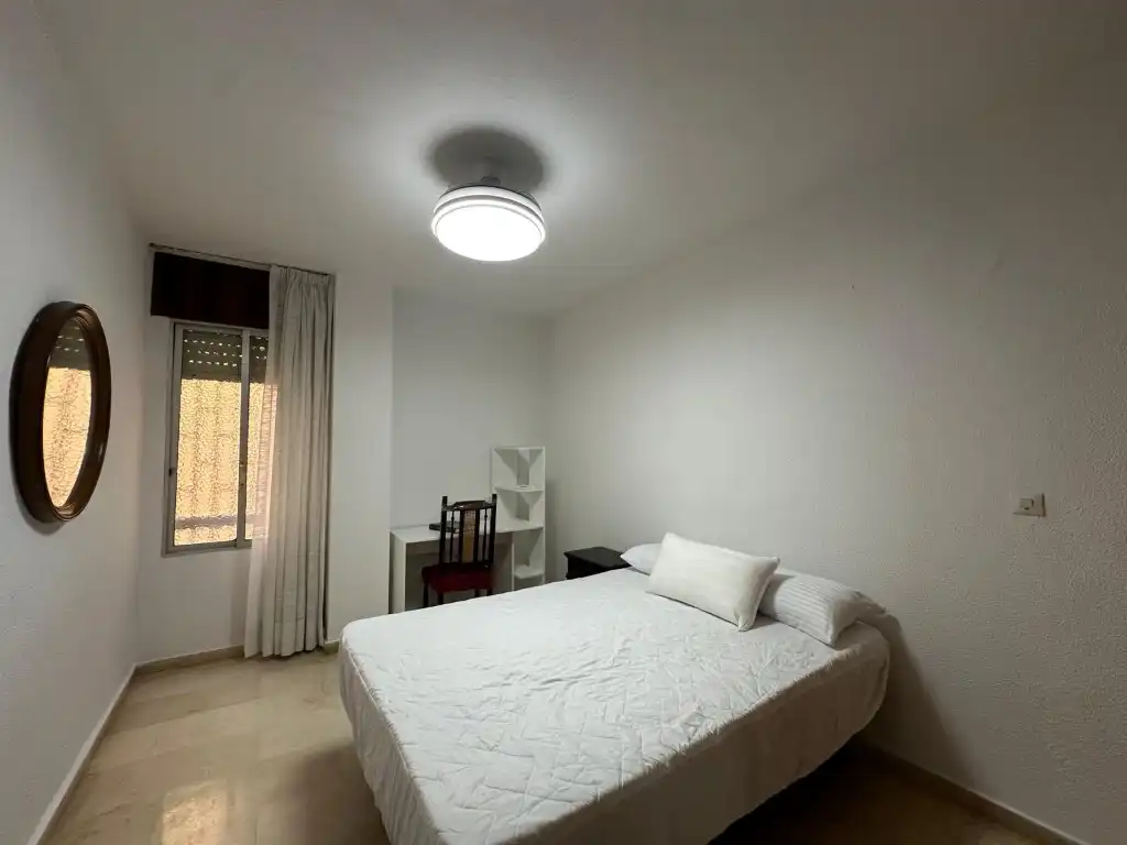 Bedroom of Flat for rent in Córdoba