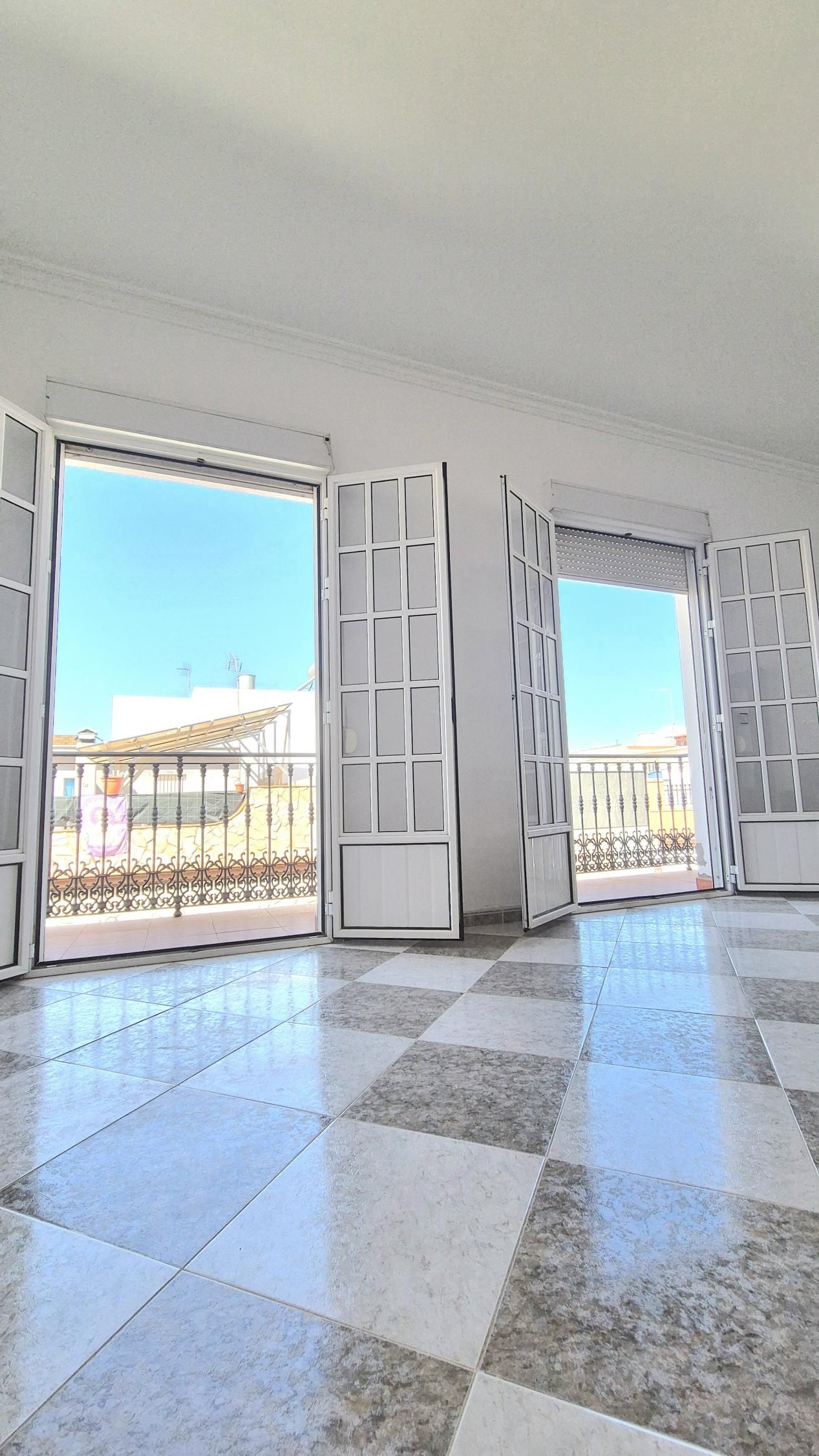 Casa adosada en venta en Alcolea del Río con Alarma