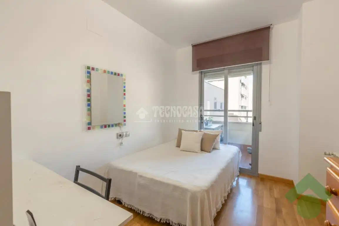Habitación de Piso en venta en Granada con Aire acondicionado, Calefacción y Piscina comunitaria