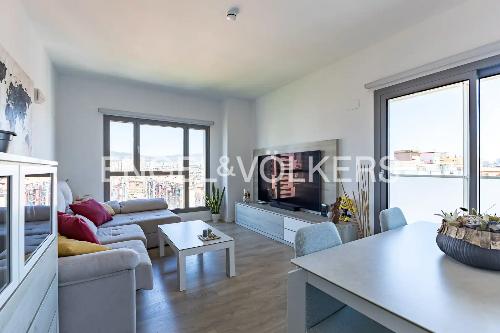 Living room of Flat for sale in L'Hospitalet de Llobregat  with Air Conditioner, Heating and Parquet flooring
