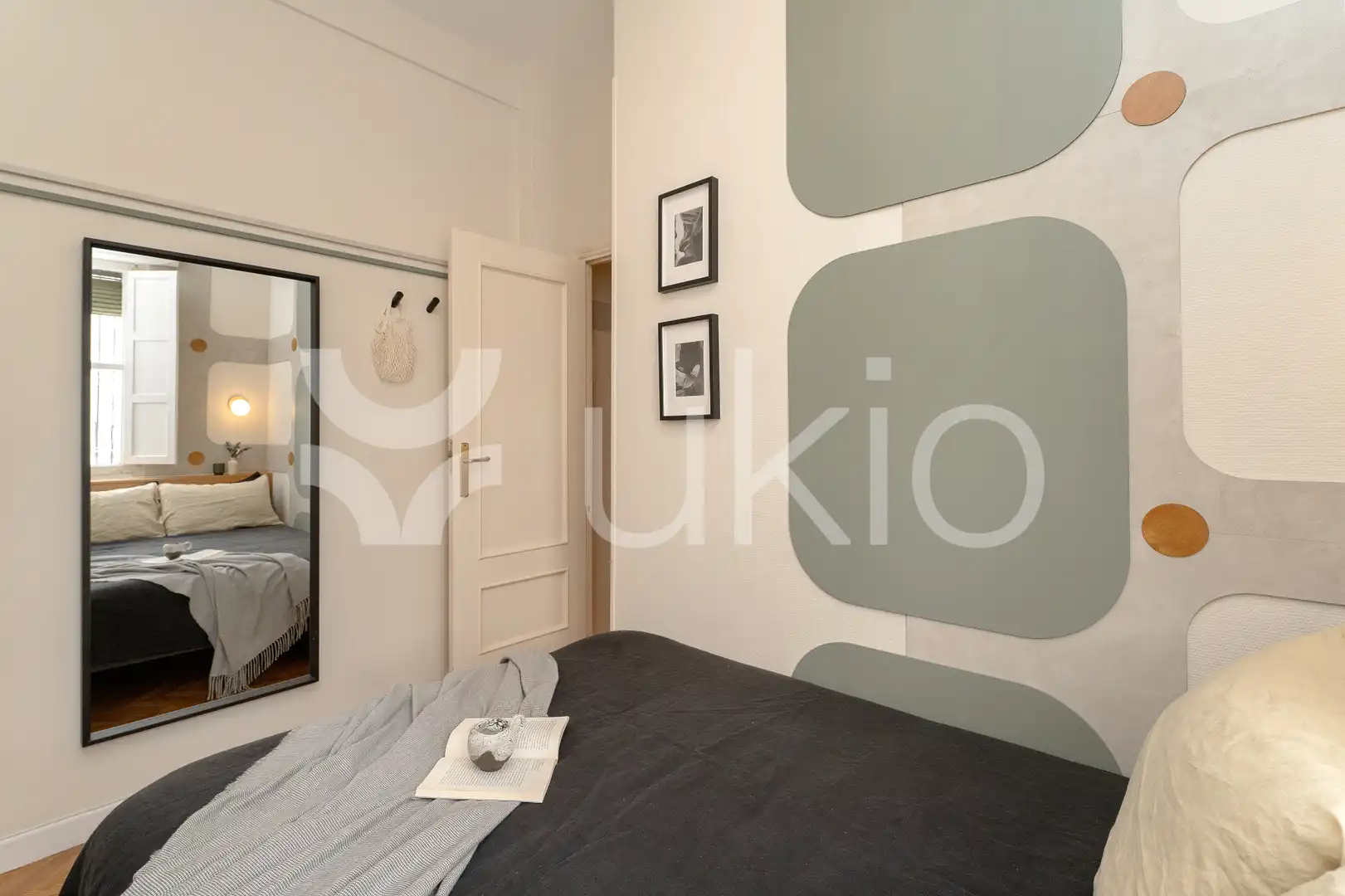 Dormitori de Apartament de lloguer en Madrid amb Aire condicionat, Calefacció i Moblat