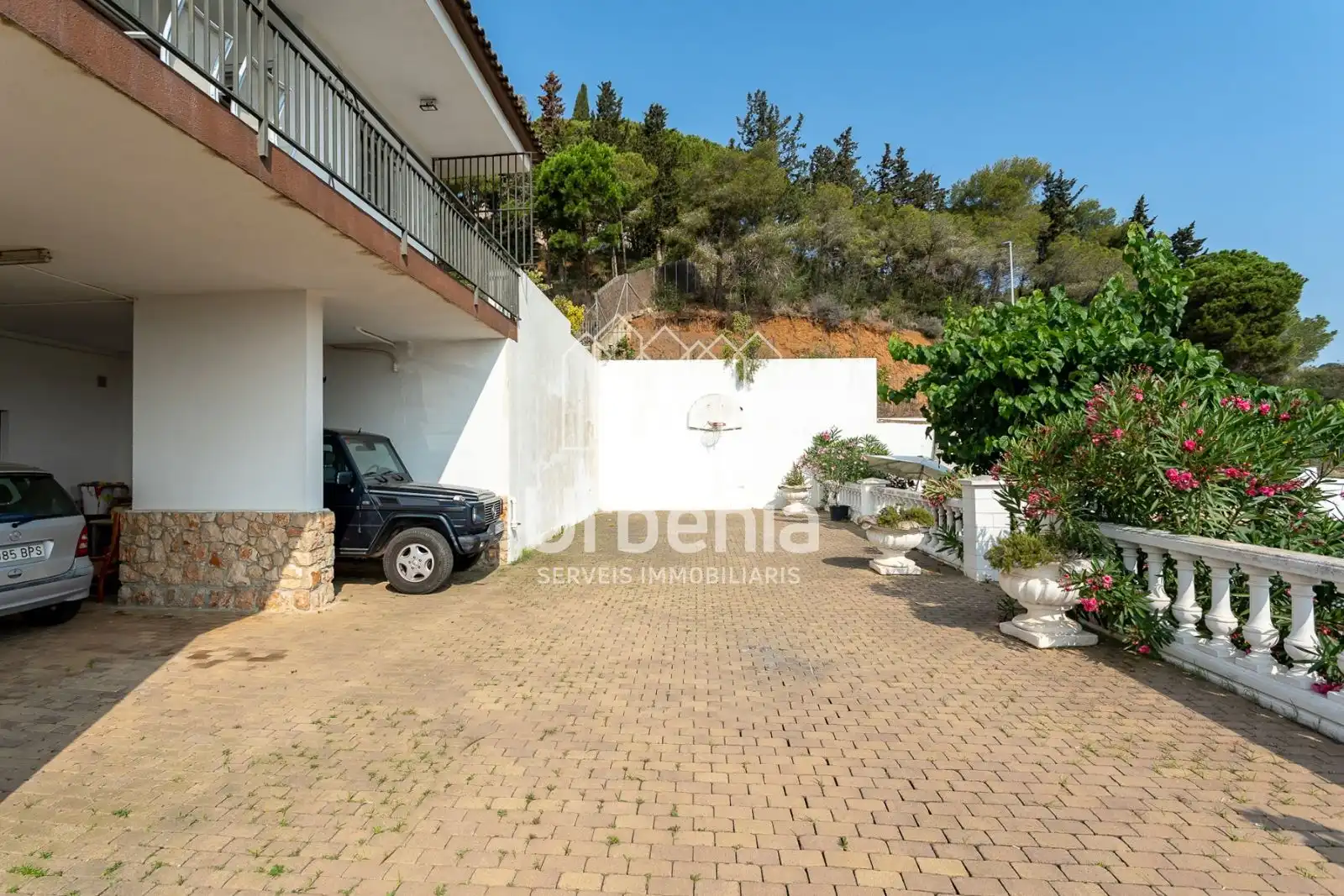 Vista exterior de Casa o xalet en venda en Arenys de Mar amb Calefacció, Terrassa i Piscina