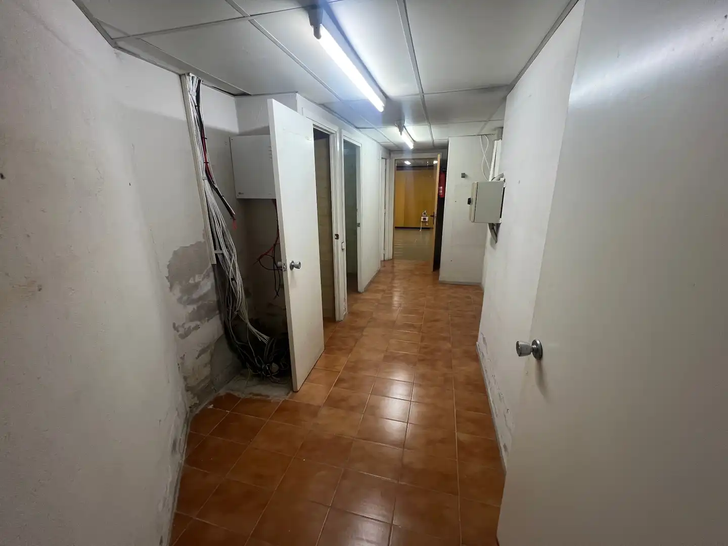 Commercial properties for rent in Cervera  with Air Conditioner, Heating and Furnished