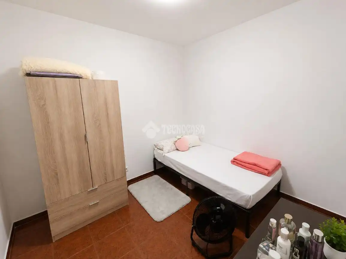 Schlafzimmer von Einfamilien-Reihenhaus zum Verkauf in Calera y Chozas mit Klimaanlage und Heizung