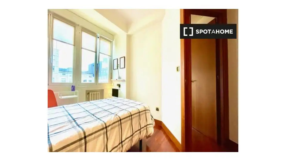 Room in Sabino Arana - Jesuitas