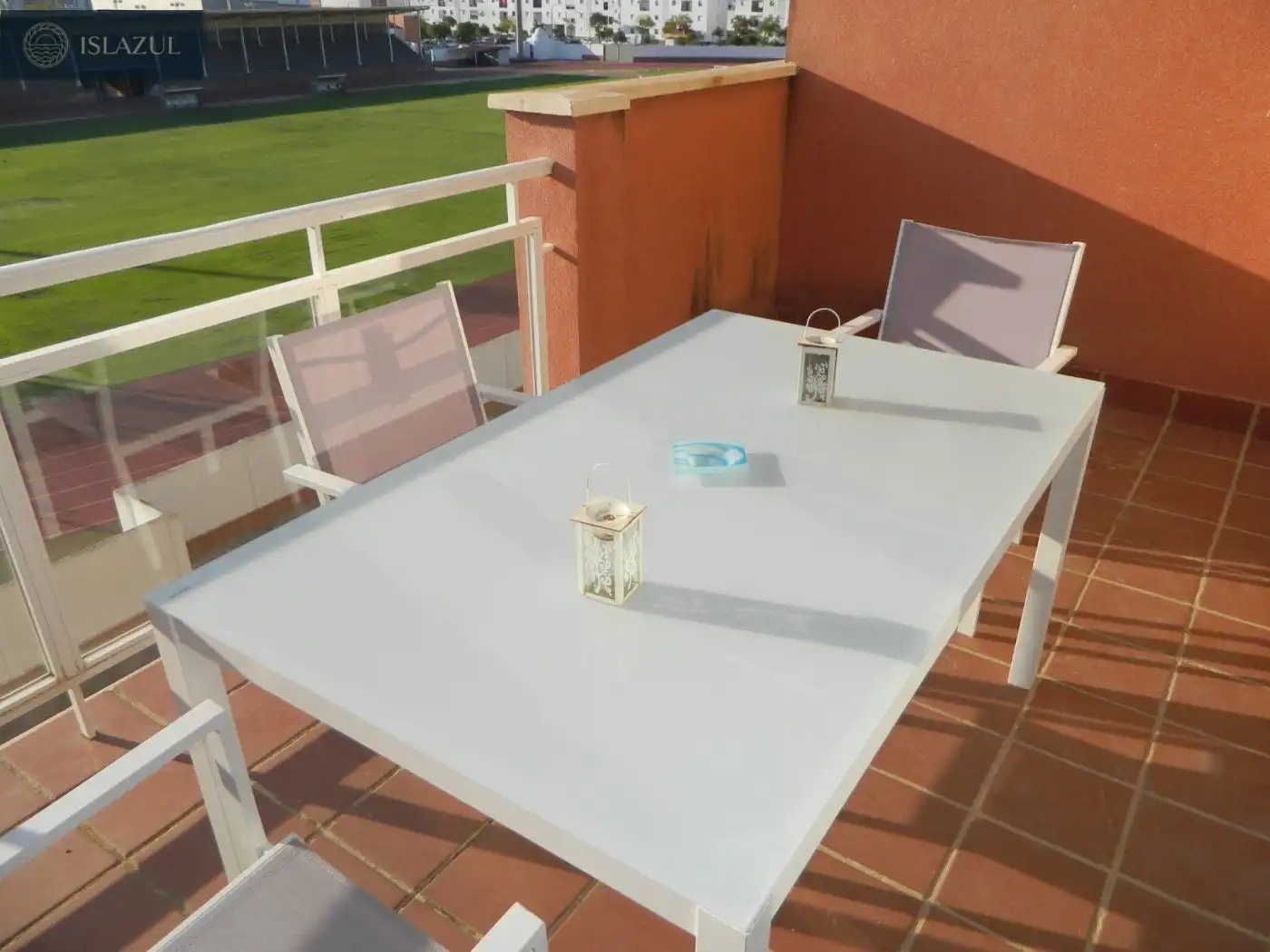 Terraza de Dúplex de alquiler en Isla Cristina con Terraza, Balcón y Piscina comunitaria