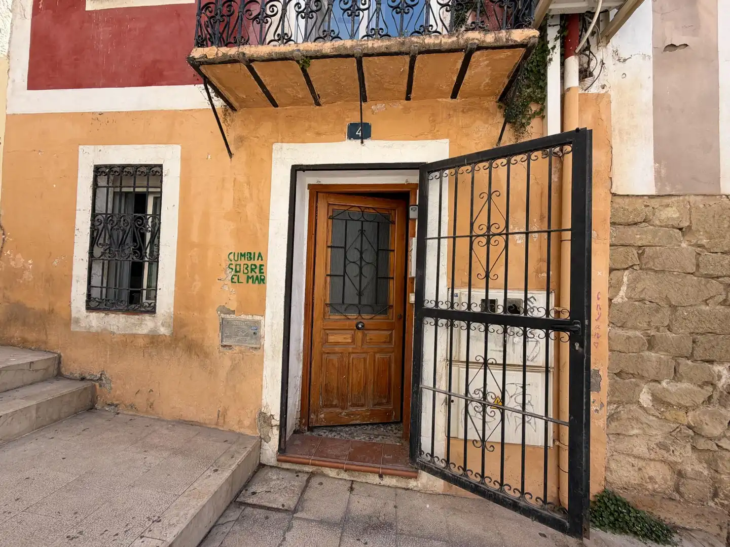 Vista exterior de Edificio en venta en Alicante / Alacant