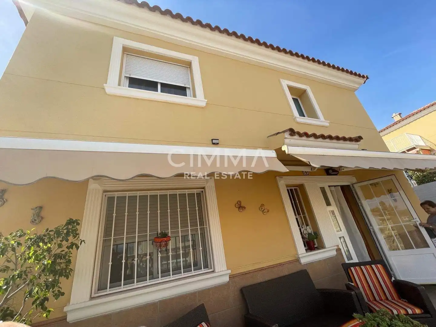 Vista exterior de Casa o xalet en venda en La Nucia amb Aire condicionat, Jardí privat i Terrassa