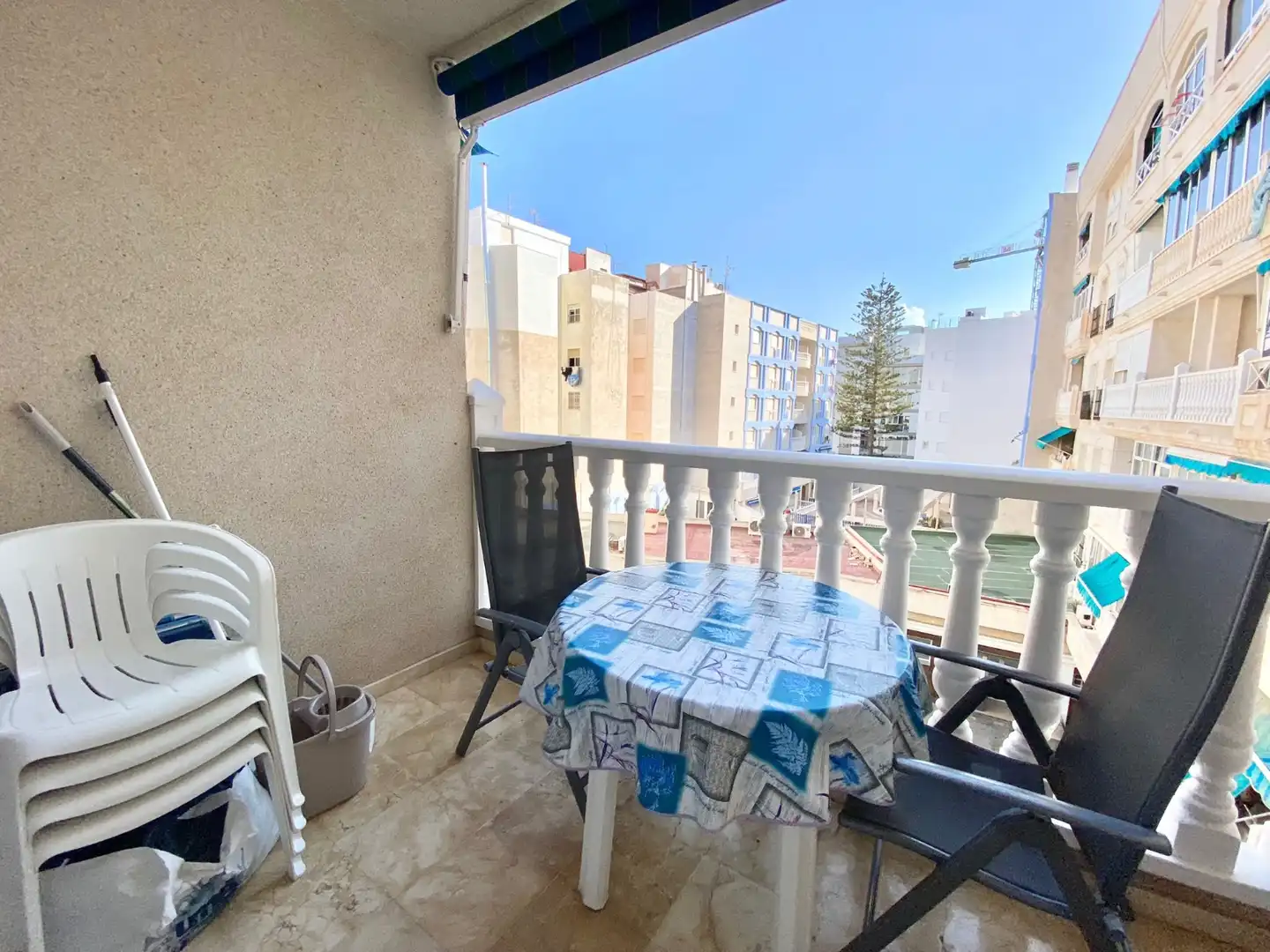 Terraza de Estudio de alquiler en Torrevieja con Aire acondicionado, Calefacción y Amueblado