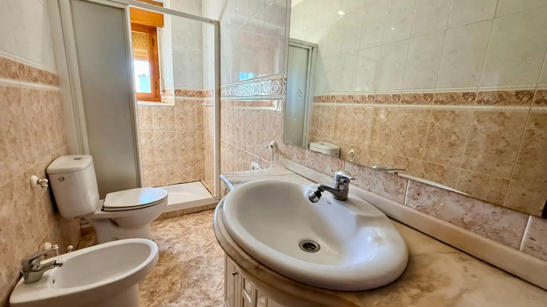 Bathroom of Houses for sale in Viloria  with Heating, Private garden and Furnished