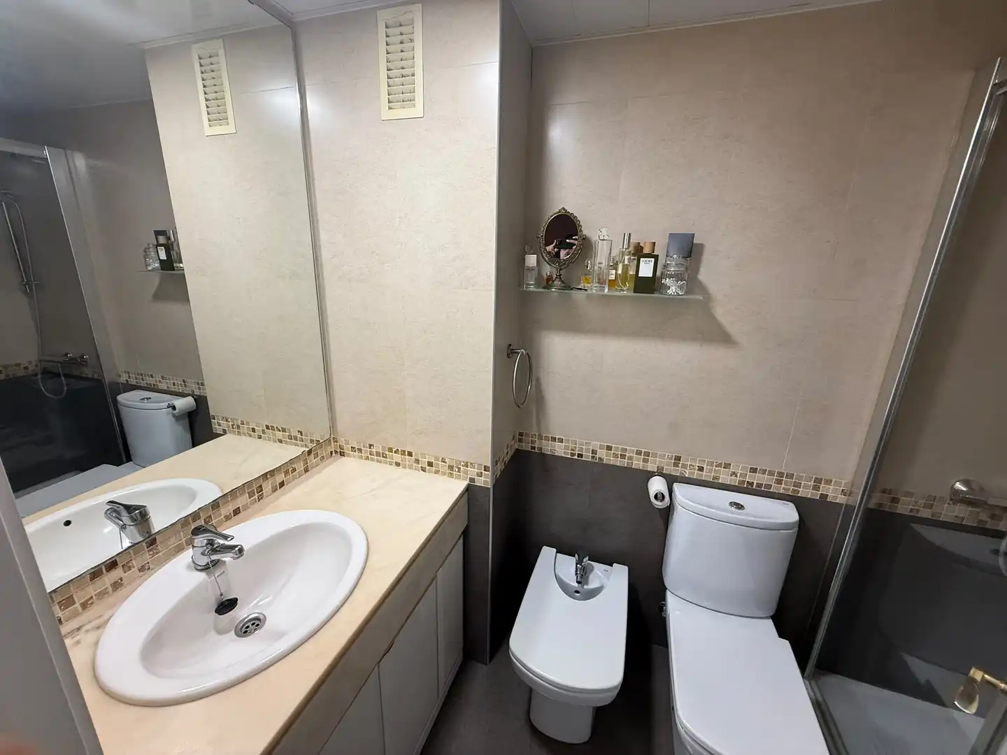 Bathroom of Flat for sale in Cornellà de Llobregat  with Heating, Private garden and Swimming Pool