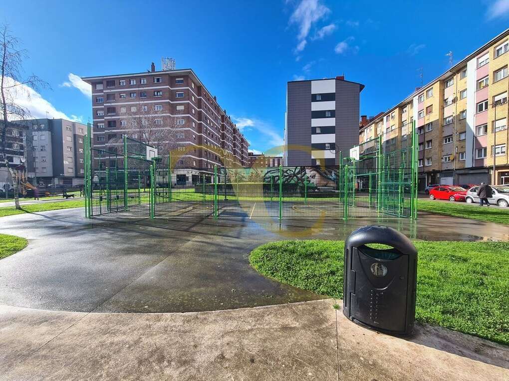 Vista exterior de Piso en venta en Gijón  con Calefacción y Balcón