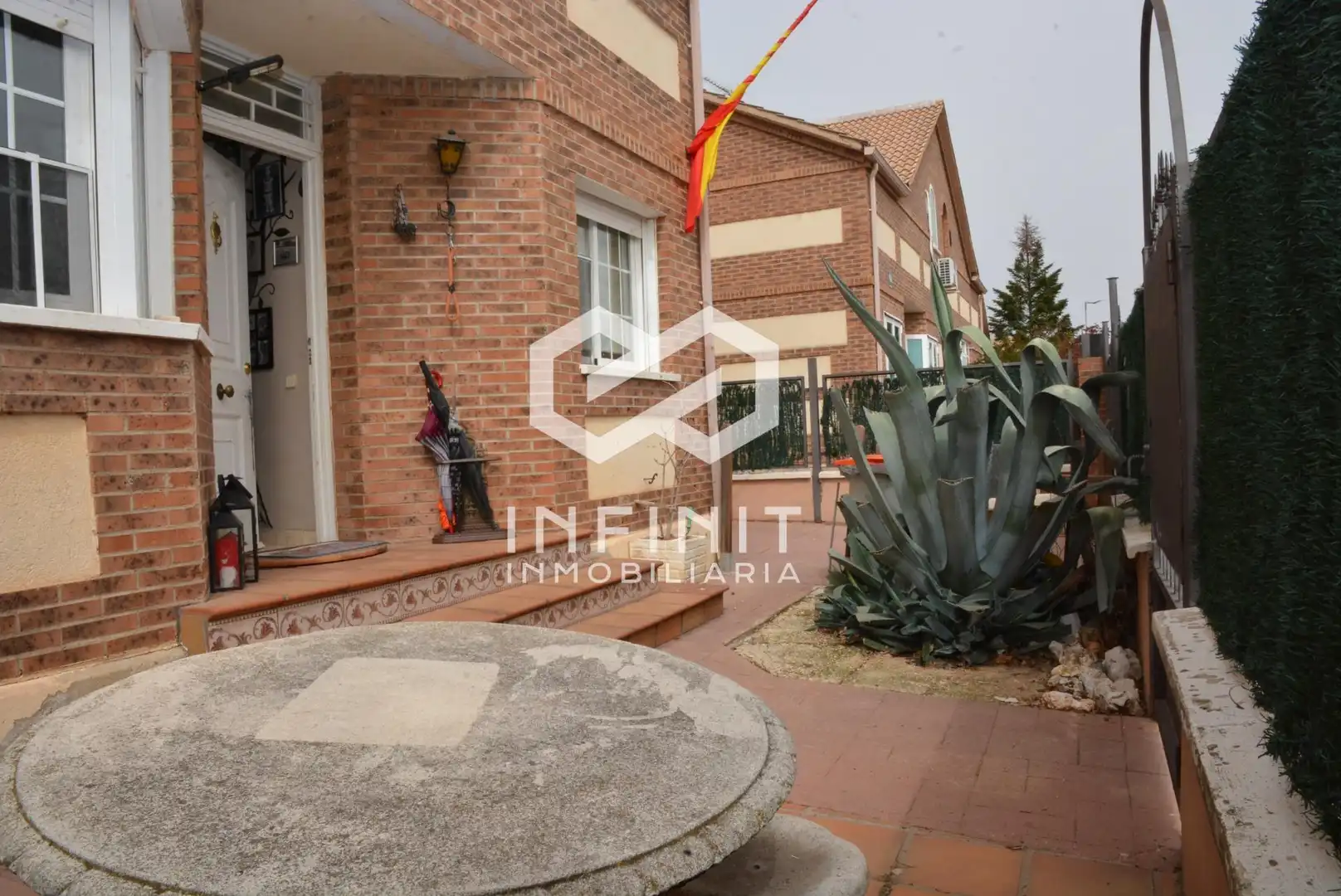 Casa adosada en venta en Villanueva de la Torre