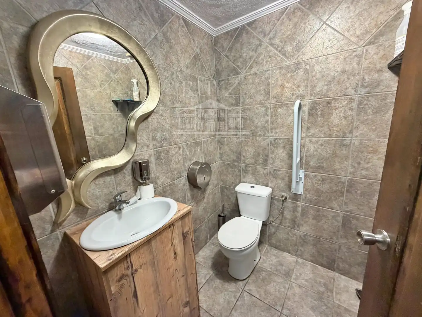 Badezimmer von Geschaftsraum zur Miete in Salobreña