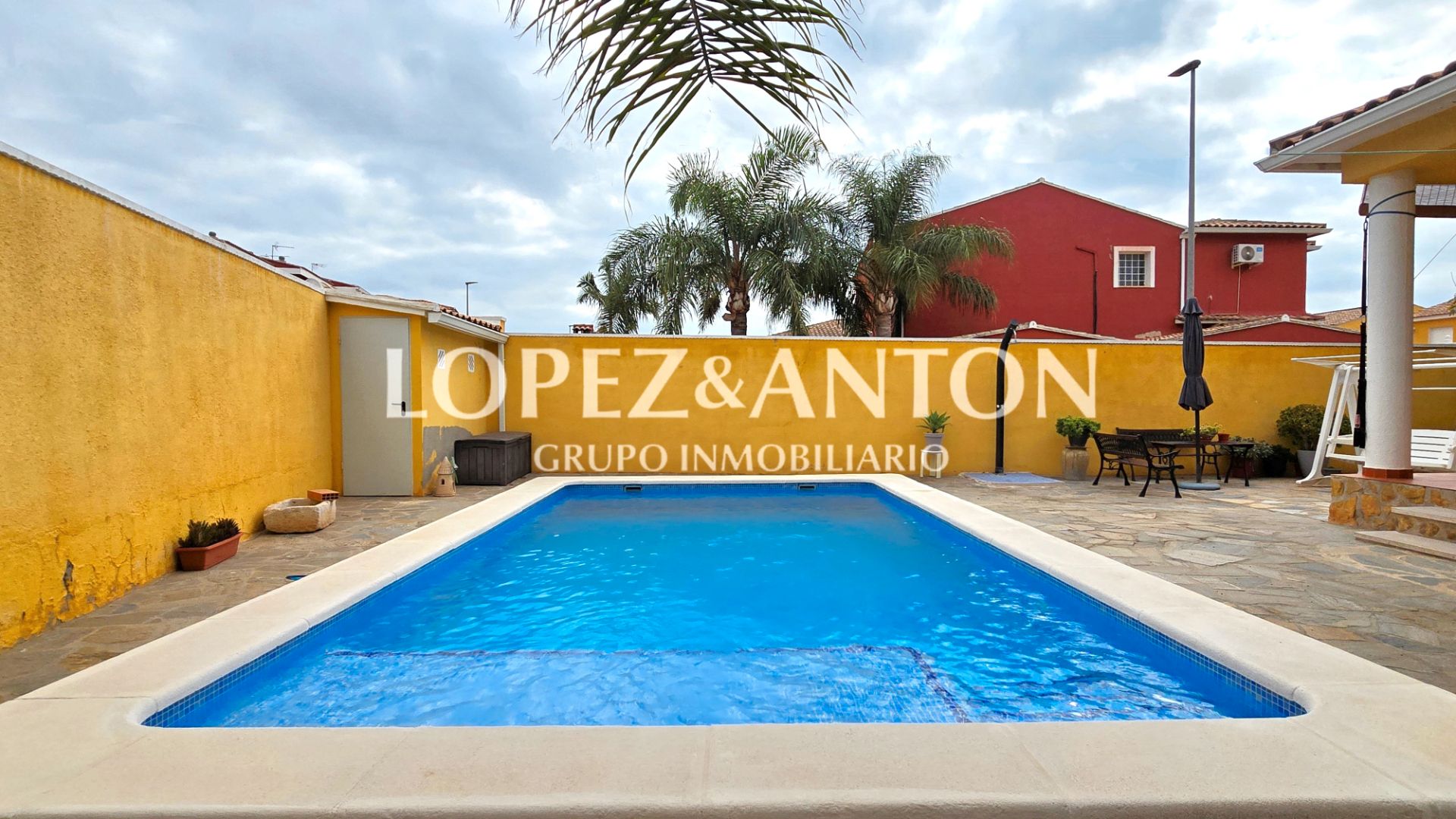 Swimming pool of House or chalet for sale in La Pobla de Vallbona  with Air Conditioner, Heating and Private garden