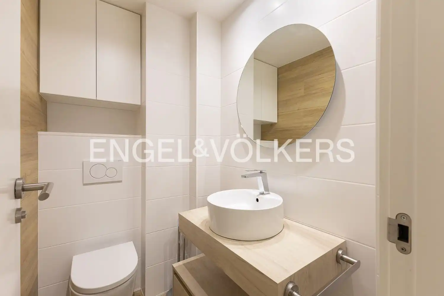 Bathroom of Flat for rent in Valencia  with Air Conditioner, Heating and Terrace