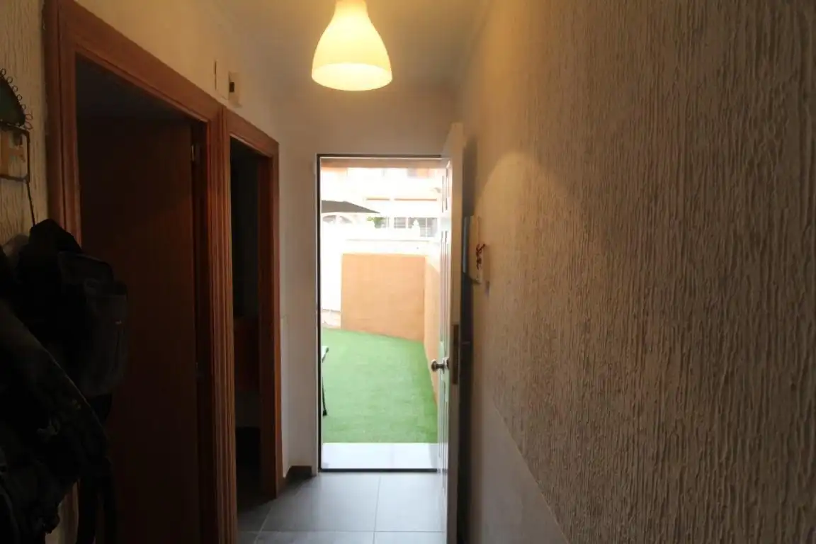 Casa adosada en venda en Torrevieja amb Jardí privat, Terrassa i Moblat