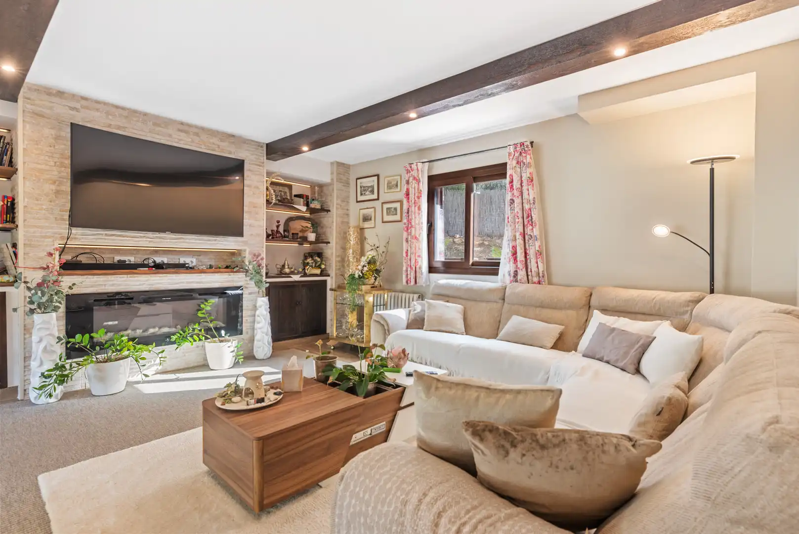 Wohnzimmer von Country house zum Verkauf in Calvià mit Klimaanlage, Heizung und Terrasse