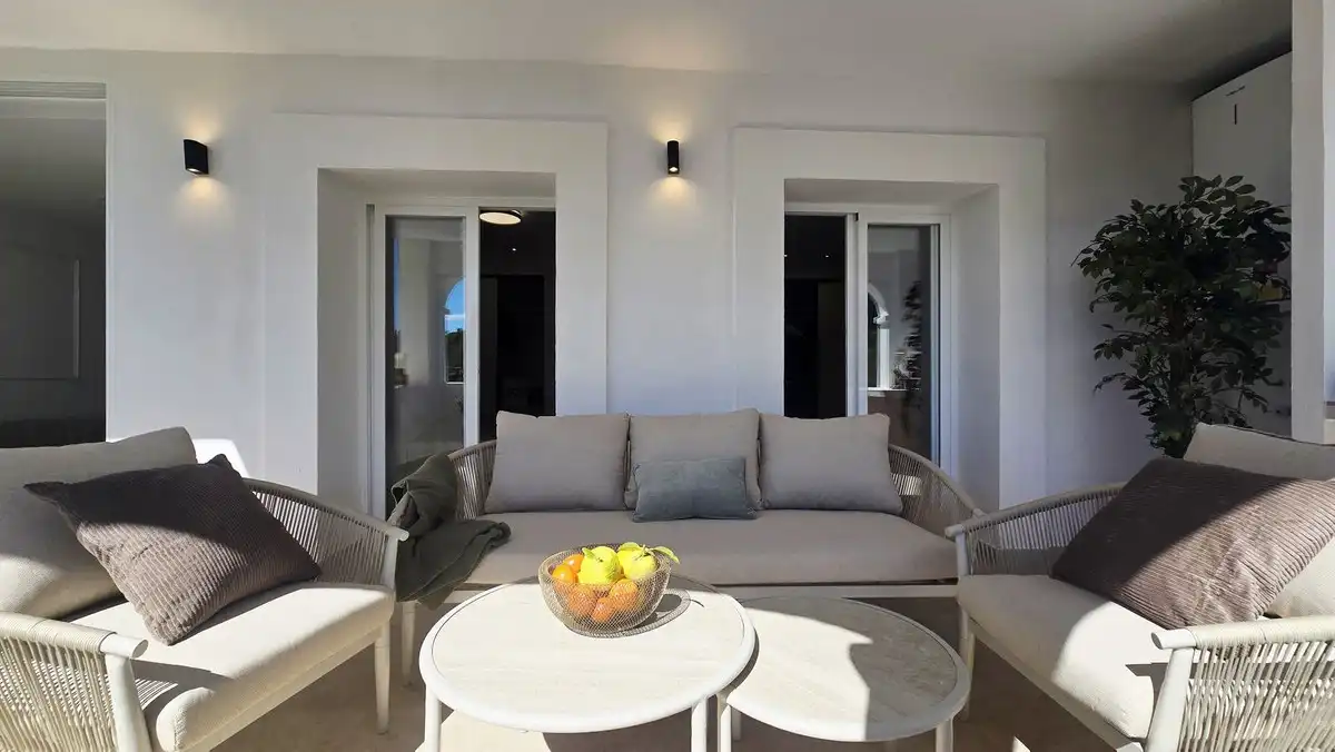 Terrassa de Apartament en venda en Benahavís amb Aire condicionat, Terrassa i Piscina comunitària