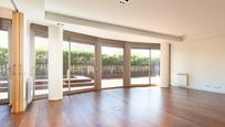 Sala d'estar de Pis de lloguer en  Barcelona Capital amb Aire condicionat, Terrassa i Piscina
