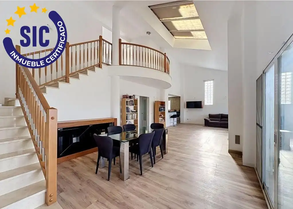 Chalet con jardín en venta en Calle JULIO ROMERO DE TORRES, imagen 2