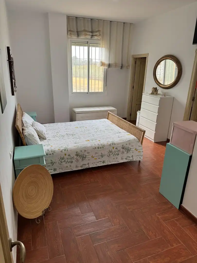 Dormitori de Casa o xalet en venda en Villanueva del Río y Minas amb Aire condicionat, Jardí privat i Terrassa