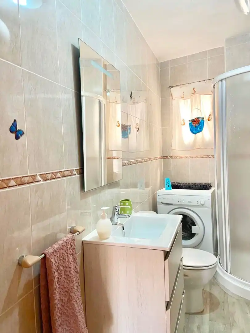 Badezimmer von Wohnungen zur Miete in Cartagena mit Klimaanlage, Möbliert und Waschmaschine