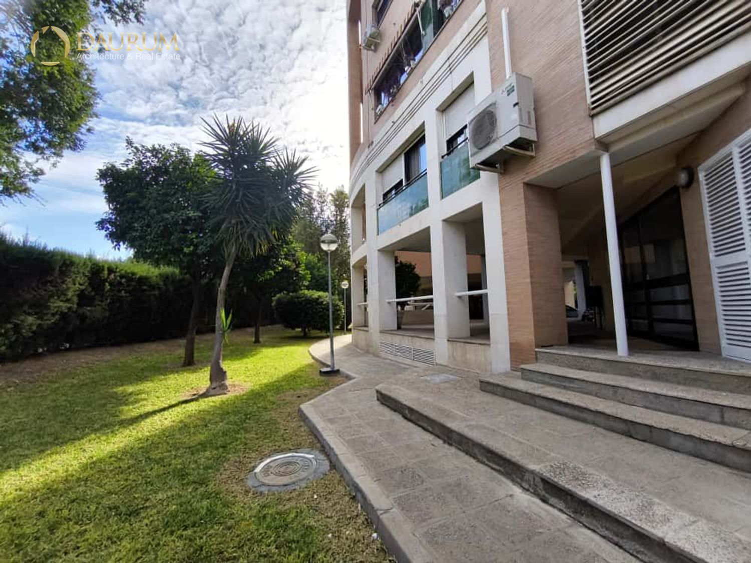 Exterior view of Flat for sale in  Sevilla Capital  with Air Conditioner, Terrace and Swimming Pool