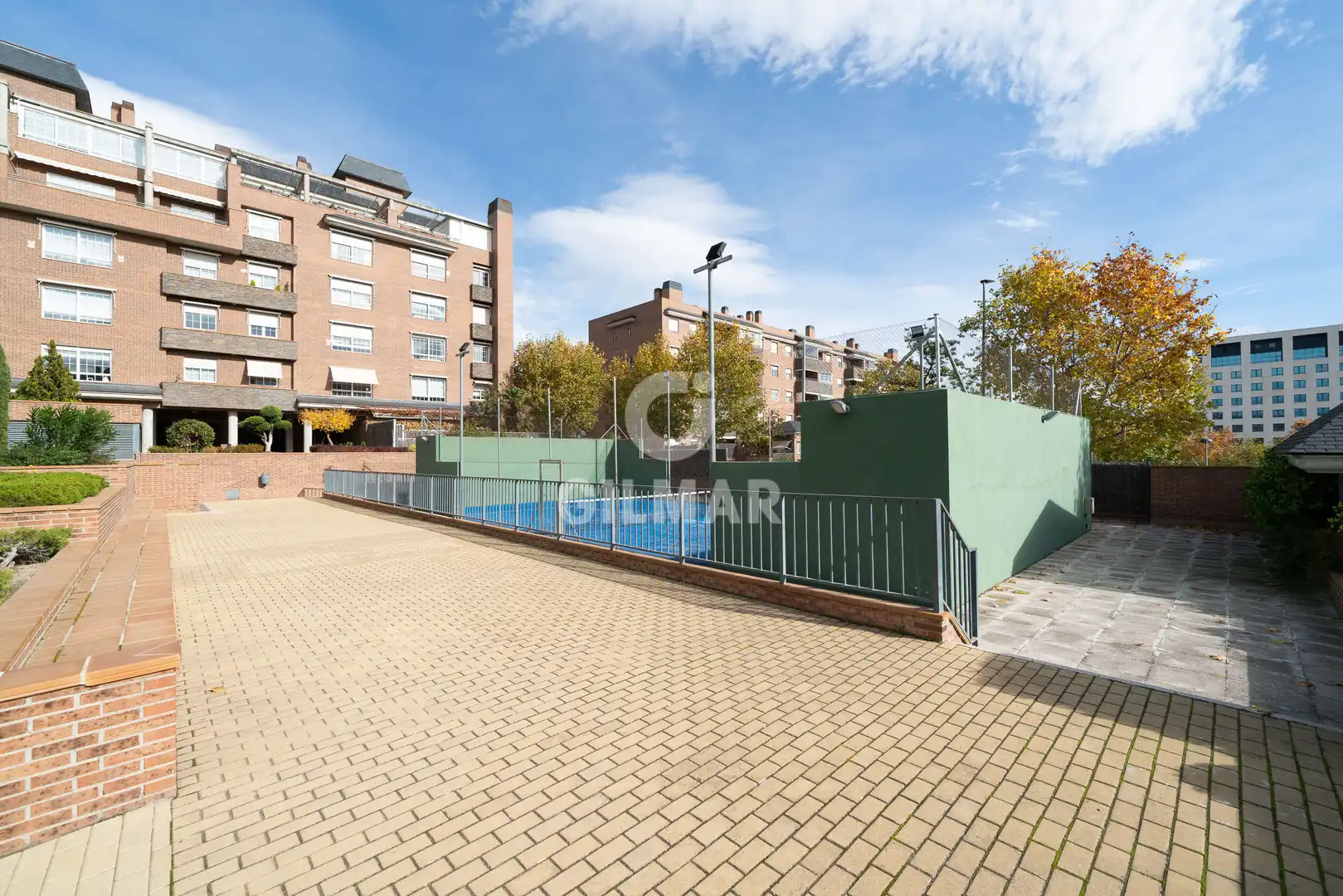 Vista exterior de Planta baja en venta en San Sebastián de los Reyes con Terraza, Trastero y Piscina