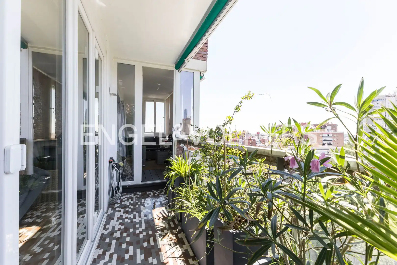 Balcony of Flat for sale in Madrid  with Air Conditioner, Heating and Parquet flooring