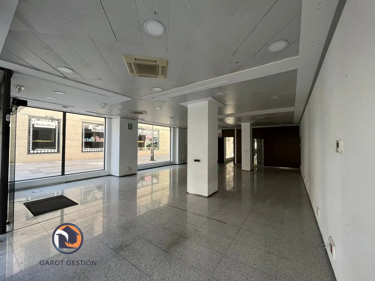 Commercial properties for sale in San Fernando de Henares  with Air Conditioner and Internet